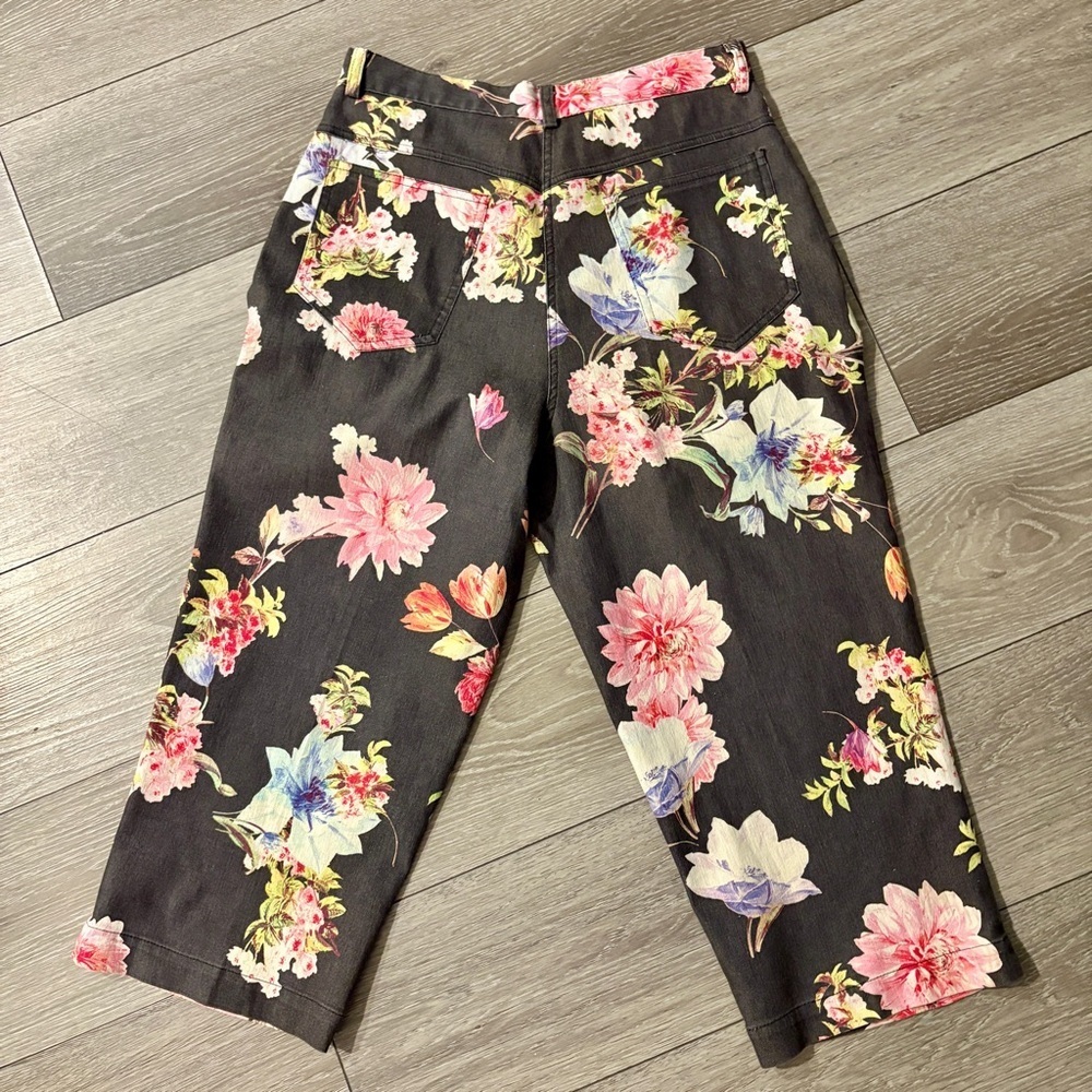 VINTAGE Longchamp Paris Floral Capri Size 4 - Picture 2 of 6